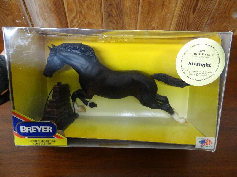 lot 798 image: Breyer 1994 Limited Edition Horse- No. 886 Starlight in box