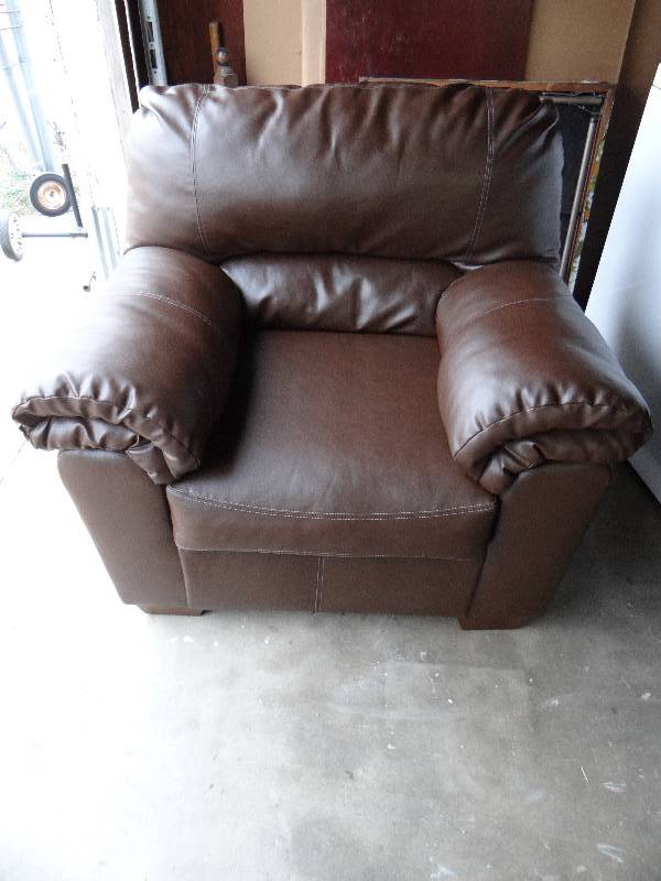 lot 799 image: Faux leather brown chair