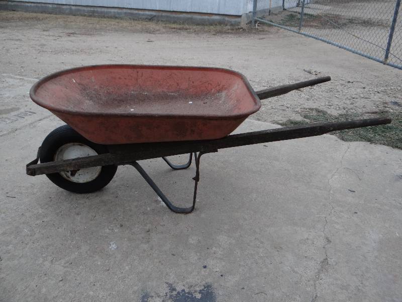 lot 801 image: Wheel barrow