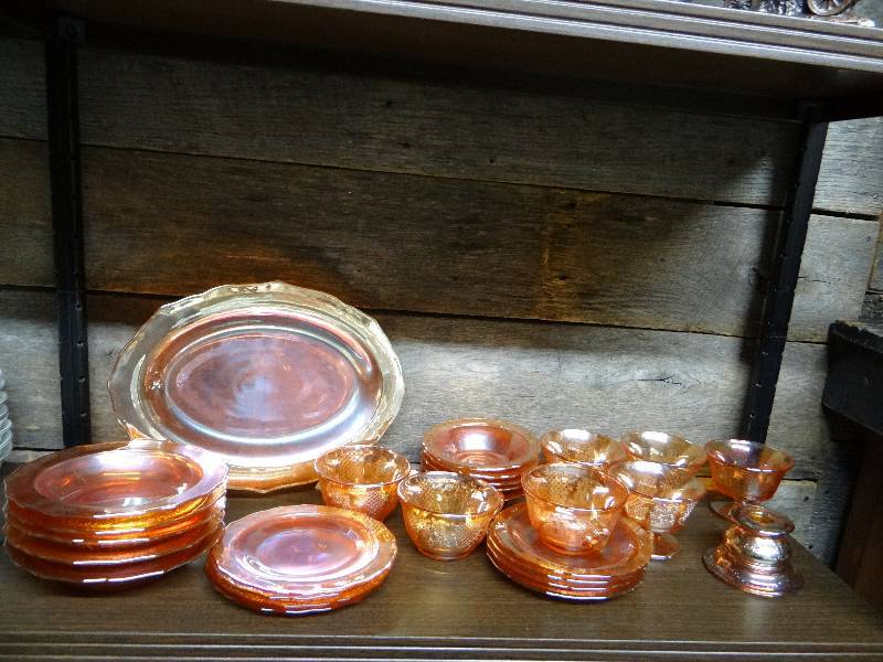 lot 808 image: 26 pieces of carnival glass dishes