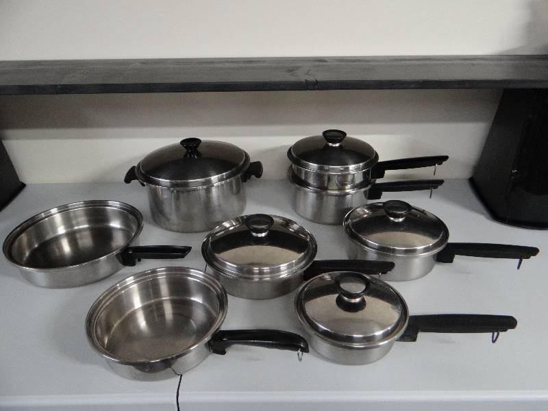 lot 816 image: Set of Del-Glo 3 ply stainless steel cookware