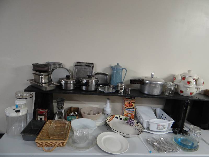 lot 817 image: Lot of various kitchenware