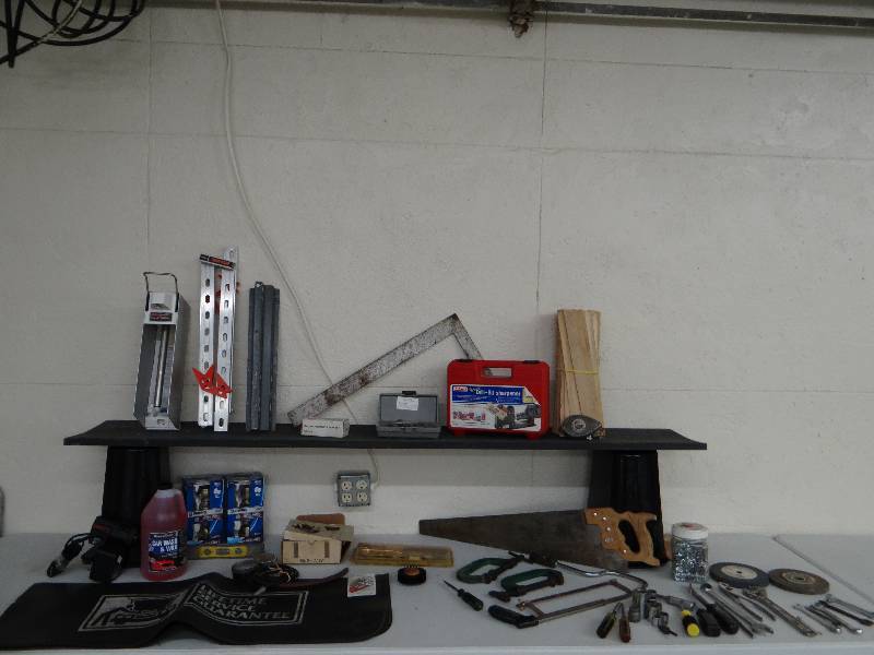 lot 827 image: Lot of various hand tools