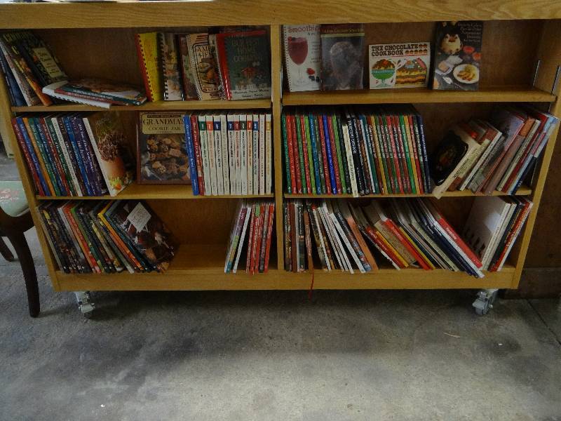 lot 829 image: Large lot of various cook books