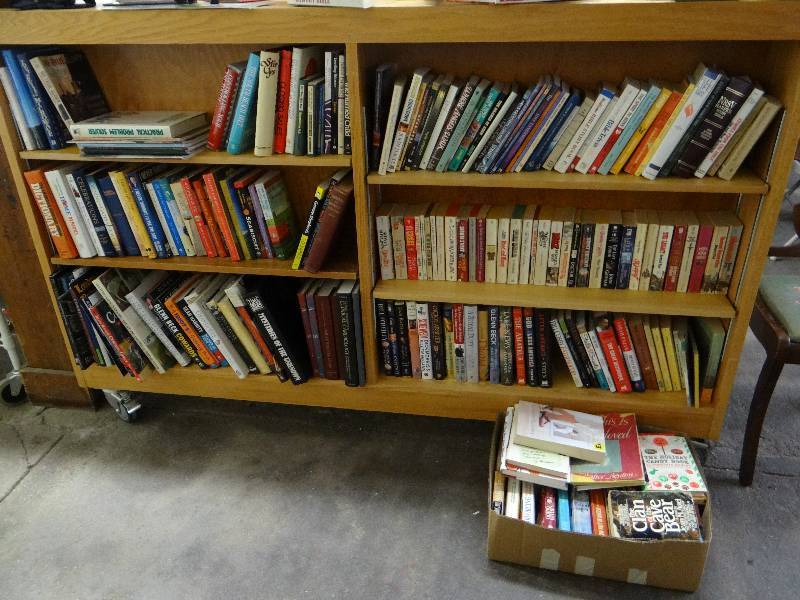 lot 830 image: Lot of various books