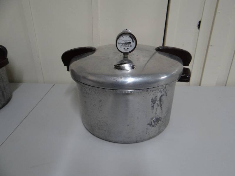 lot 846 image: Presto pressure cooker