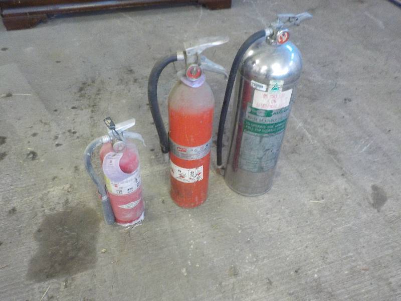 lot 3595 image: 3 fire extuingishers