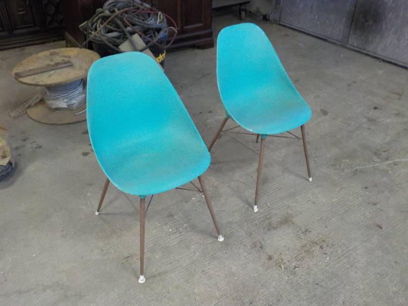 lot 3602 image: Pair of light blue mid century chairs