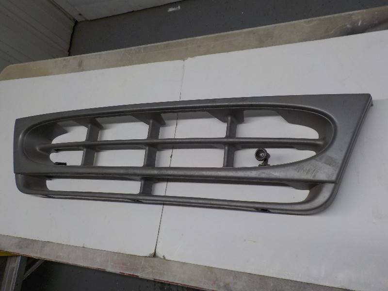 lot 3606 image: Ford van grill