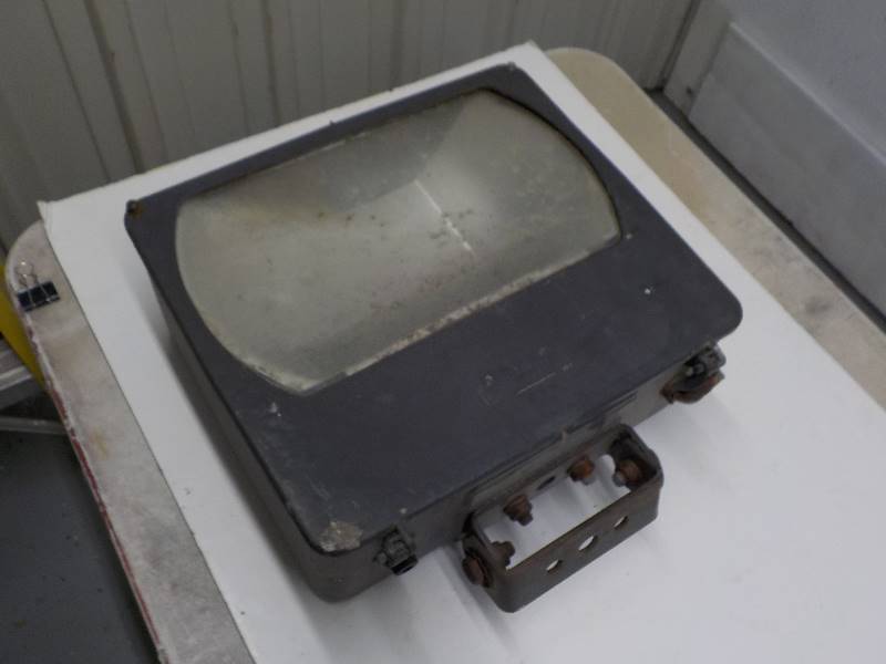 lot 3611 image: Hi-tek lighting 13x15x6