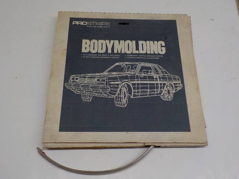 lot 3613 image: Chrome and white stick on body moulding