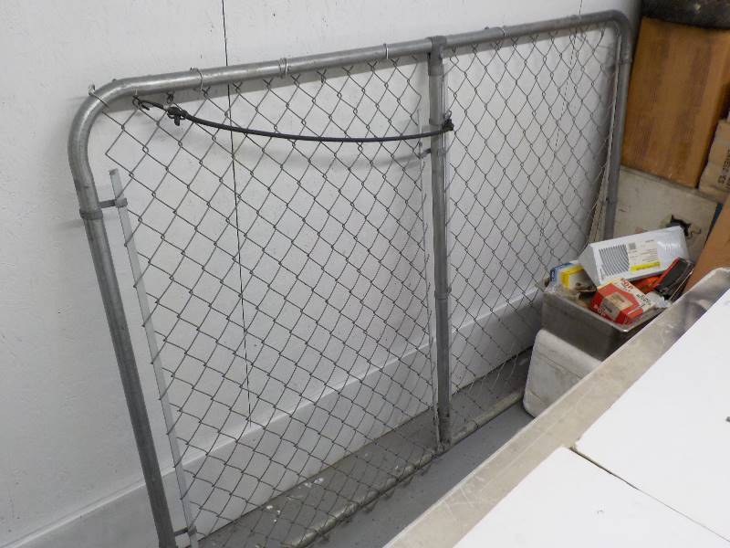 lot 3616 image: chain link panel