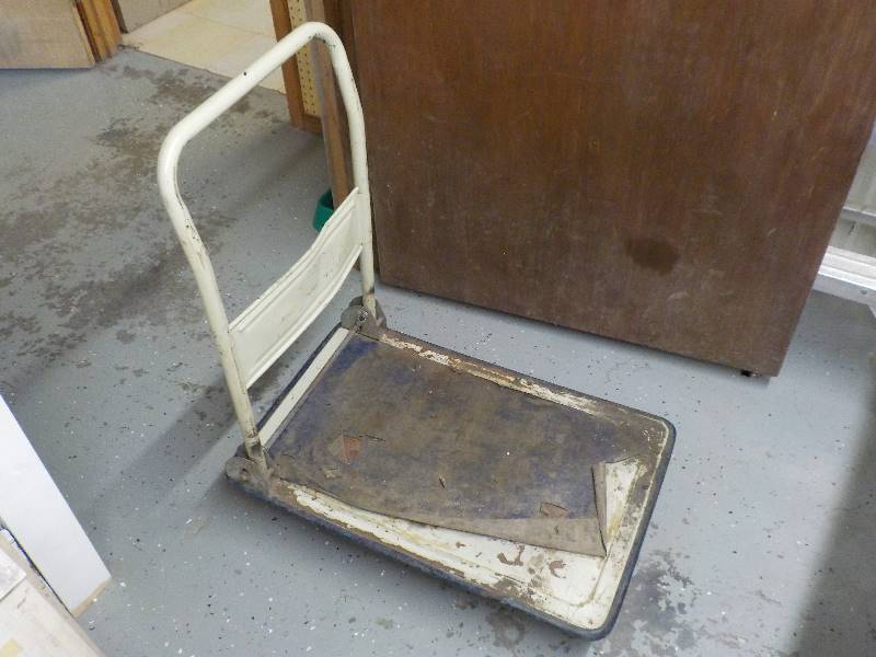 lot 3622 image: folding Rolling cart on csters