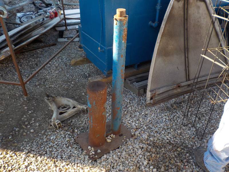 lot 3624 image: HEAVY hydrolic cylinder with resivor