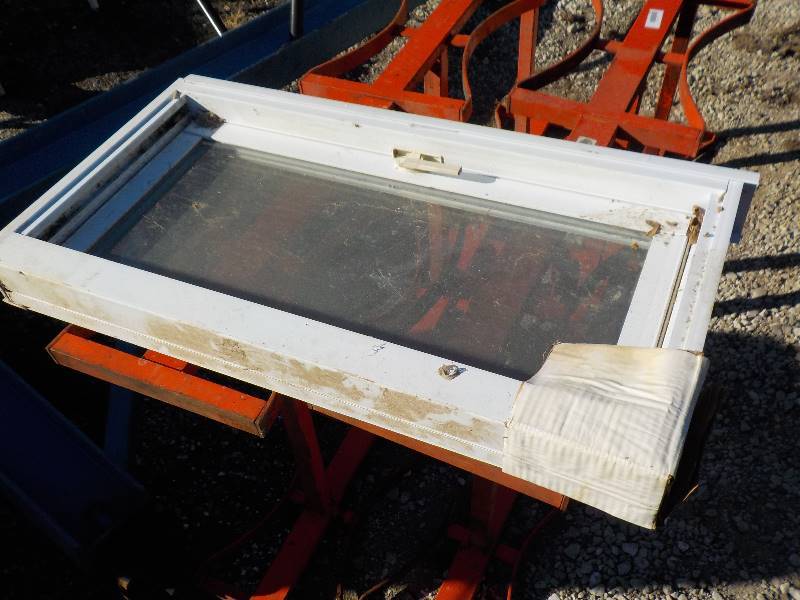 lot 3637 image: new replacement window