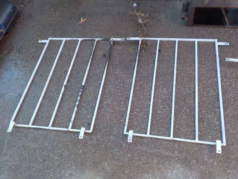 lot 3642 image: 2 heavy window steel security bars