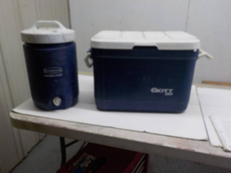 lot 3659 image: cooler and 2 gal water jug