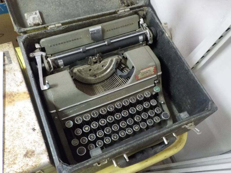 lot 3731 image: antique underwood typewriter