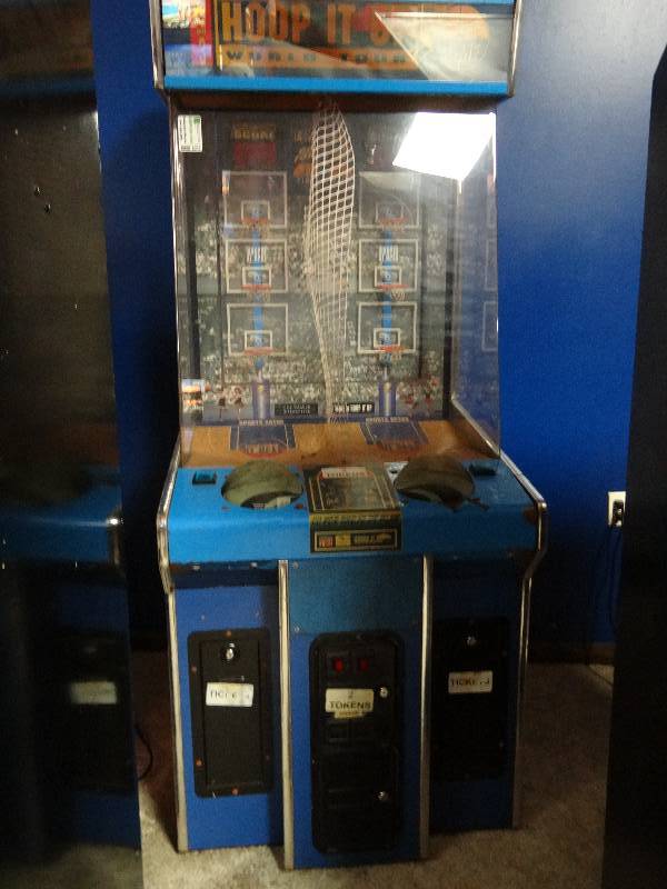 lot 6059 image: World Tour Hoop It Up 3 on 3 Arcade Game