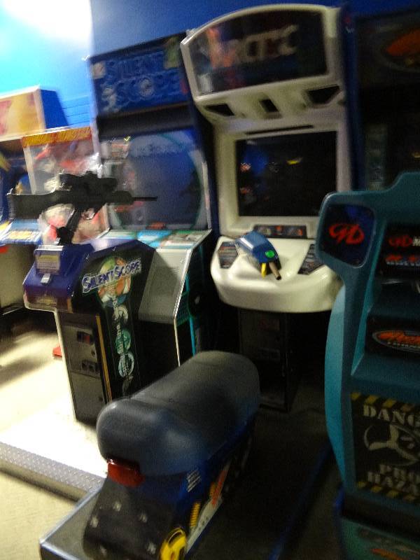 lot 6077 image: Midway Arctic Thunder Arcade Game