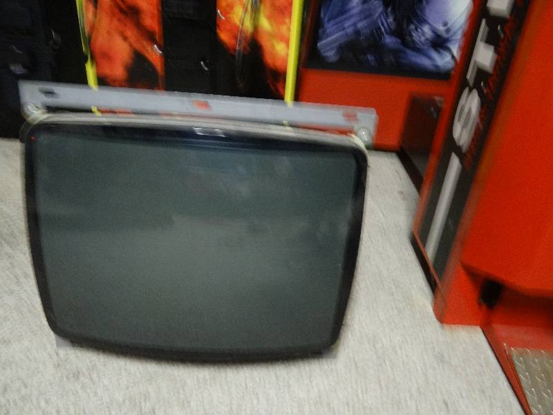 lot 6092 image: 25 Dual Res Monitor