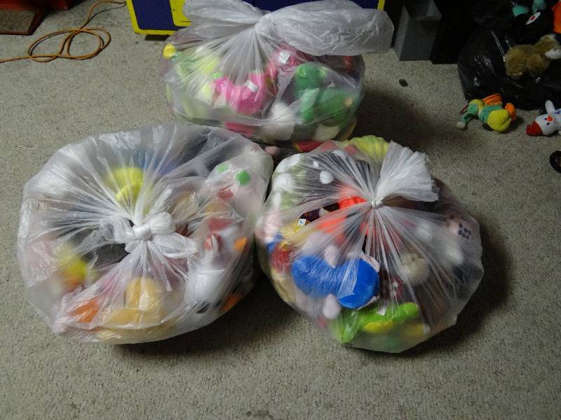 lot 6093 image: Lot of Standard Toys - 3 Bags