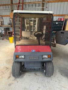 lot 5 image: EZ-GO golf cart 1988