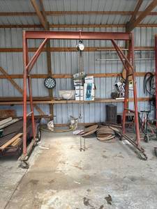lot 6 image: Smaller A-frame with hoist