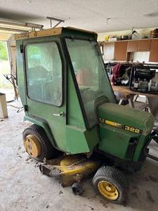lot 10 image: John Deere 322 with cozy cab