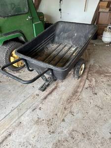 lot 12 image: Lawn wagon