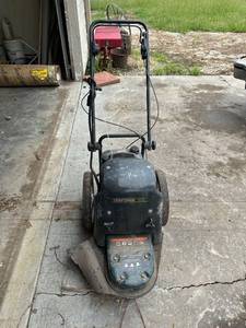 lot 20 image: Craftsman weed trimmer on wheels