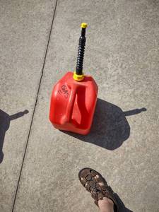lot 1053 image: 5 gallon gas can empty