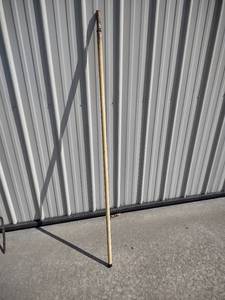 lot 1060 image: Yard works metal handle 5 and 12 ft