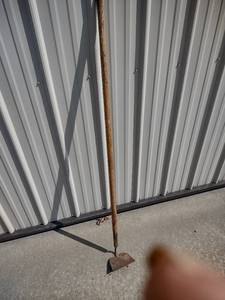 lot 1062 image: garden hoe