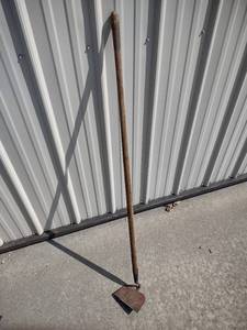 lot 1063 image: garden hoe