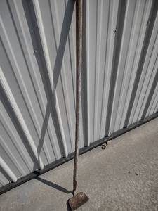 lot 1064 image: garden hoe