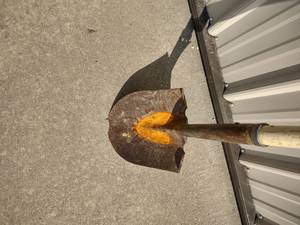 lot 1066 image: long-handled shovel