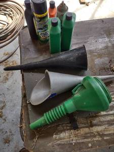 lot 1087 image: finals and oils and other items on end of table