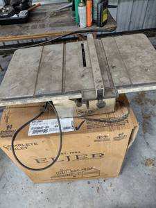 lot 1091 image: table saw plugged in powers on no further testing done