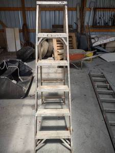 lot 1096 image: 6 ft aluminum step ladder