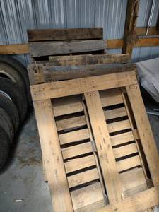 lot 1104 image: 11 pallets different sizes