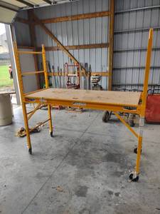 lot 1112 image: 6 ft 2 in by 29 in x 75 in yellow scaffold on wheels