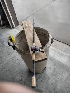 lot 1121 image: Pinnacle balance rod and reel combo baitcast