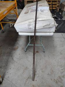 lot 1135 image: 5 ft pry bar has a little bend
