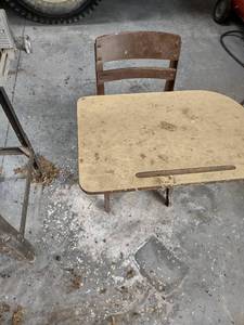 lot 1144 image: old fashioned school desk