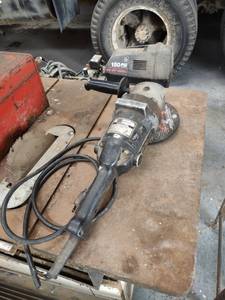 lot 1151 image: Craftsman industrial 7-in9 disc Sander plugged in comes on