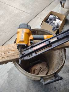 lot 1165 image: Bostitch pneumatic air nailer