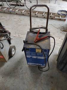 lot 1309 image: associated 5050 amp charge battery charger