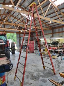 lot 1319 image: 11 ft Warner pro series step ladder