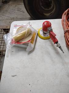 lot 1338 image: pneumatic dual action sander and extra discs
